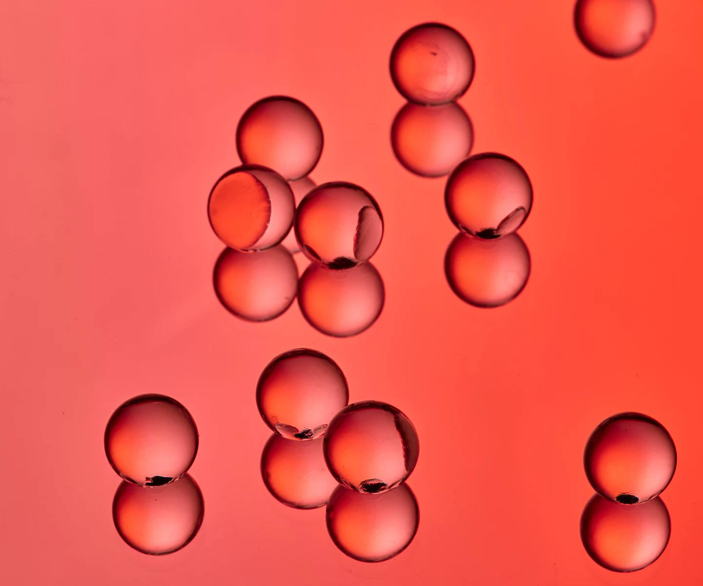 Red hyaluronic acid molecules