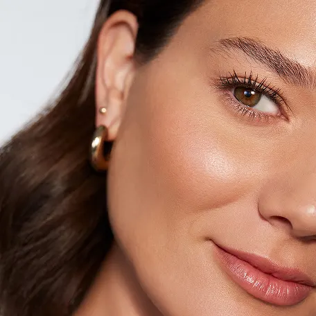 A woman's face JUVÉDERM® Collection of Fillers